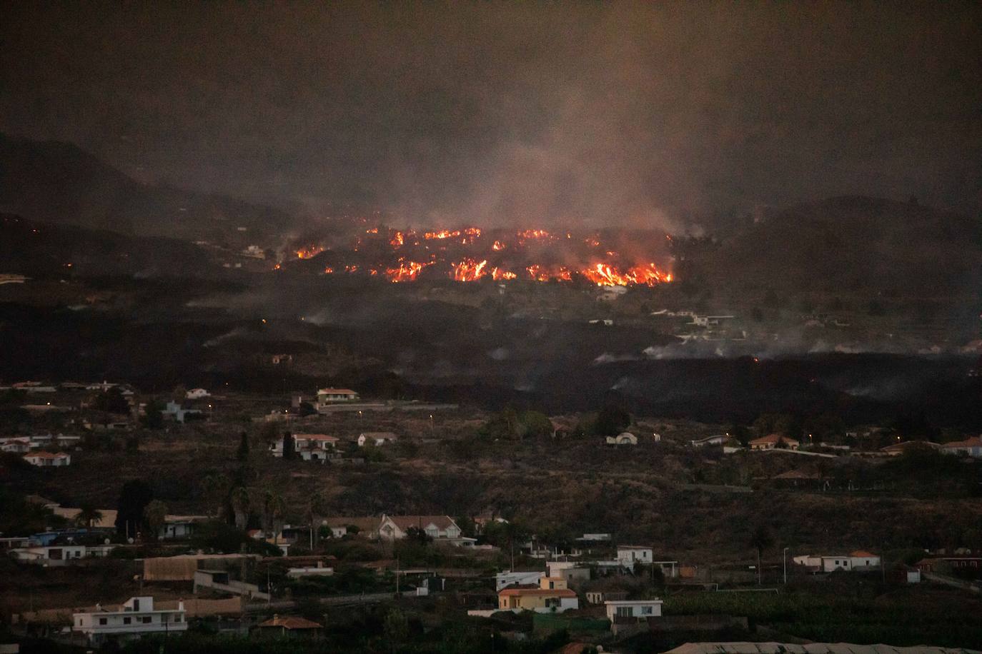 Los vecinos abandonaron su vivienda sin saber si el magma afectaría o no a la estructura. Cerca de 400 casas ha sido destruidas por la colada, pero alguna ha podido resistir a la erupción.