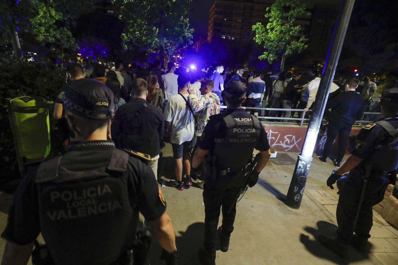 Botellón en Blasco Ibáñez y la Plaza de Honduras de Valencia. 