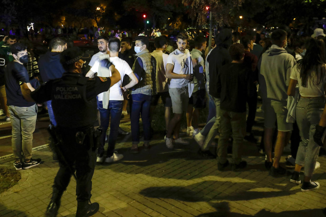 Botellón en Blasco Ibáñez y la Plaza de Honduras de Valencia. 