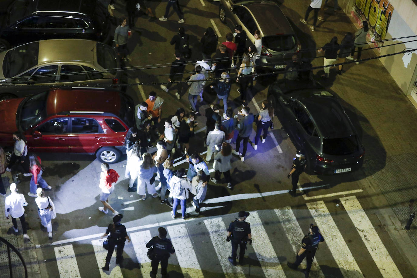 Botellón en Blasco Ibáñez y la Plaza de Honduras de Valencia. 