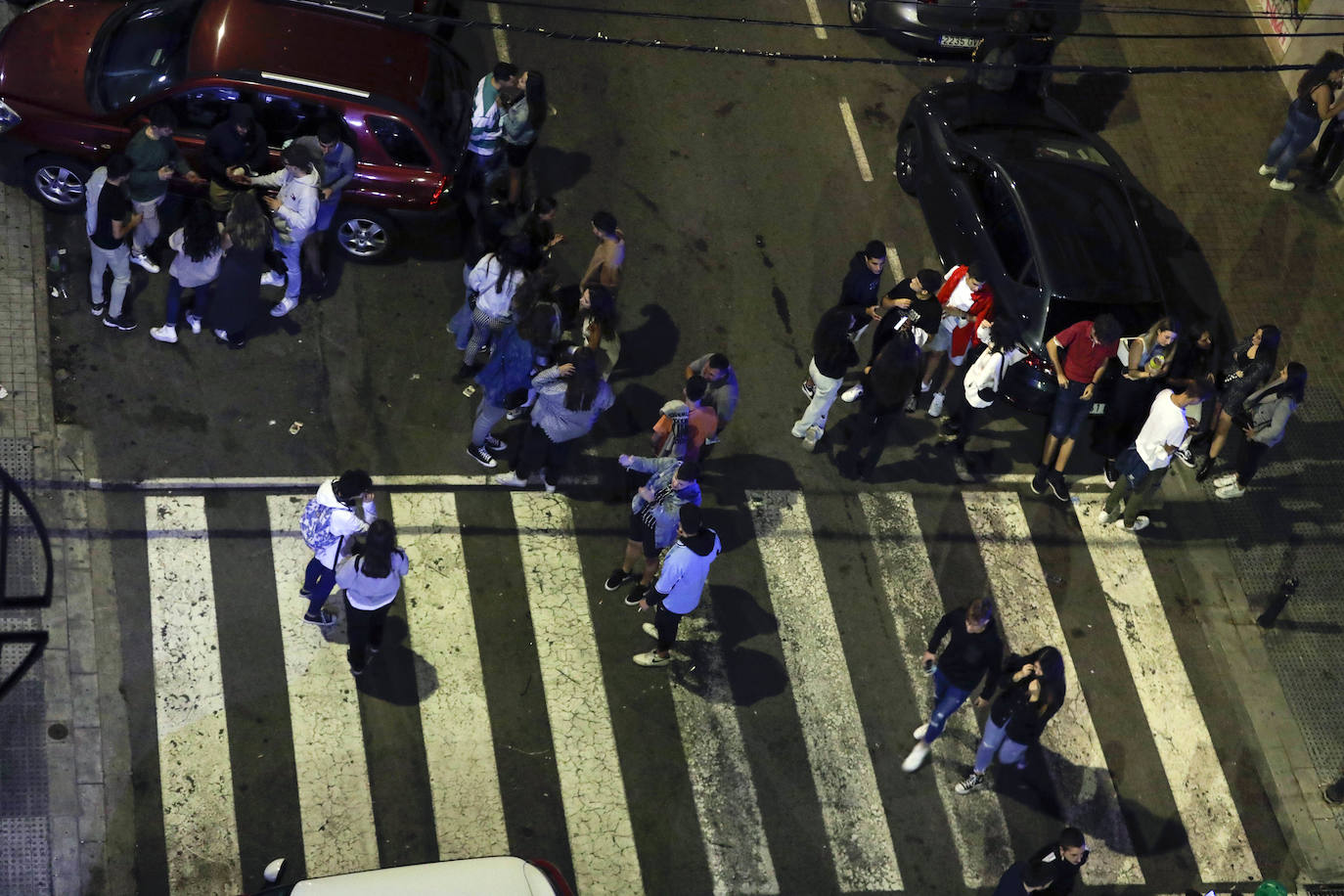 Botellón en Blasco Ibáñez y la Plaza de Honduras de Valencia. 