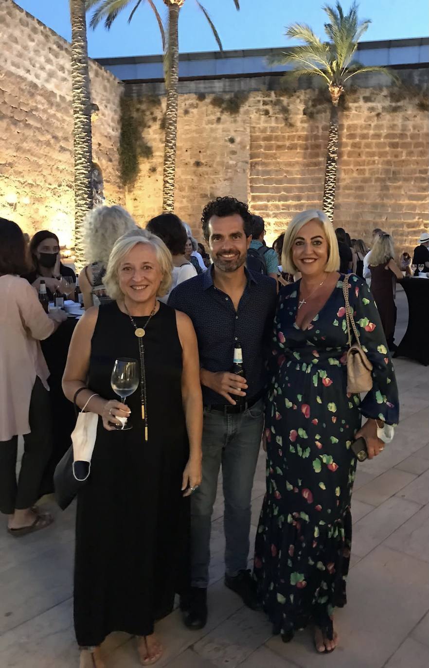 Alícia Ventura ,Juan Oliver y Julia Pérez Broseta en la Inaguración ,en el museo Es Baluard de Palma de Mallorca