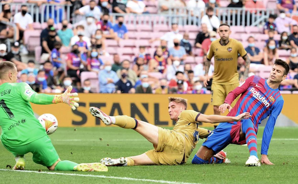 Cantero remata ante ter Stegen y Piqué