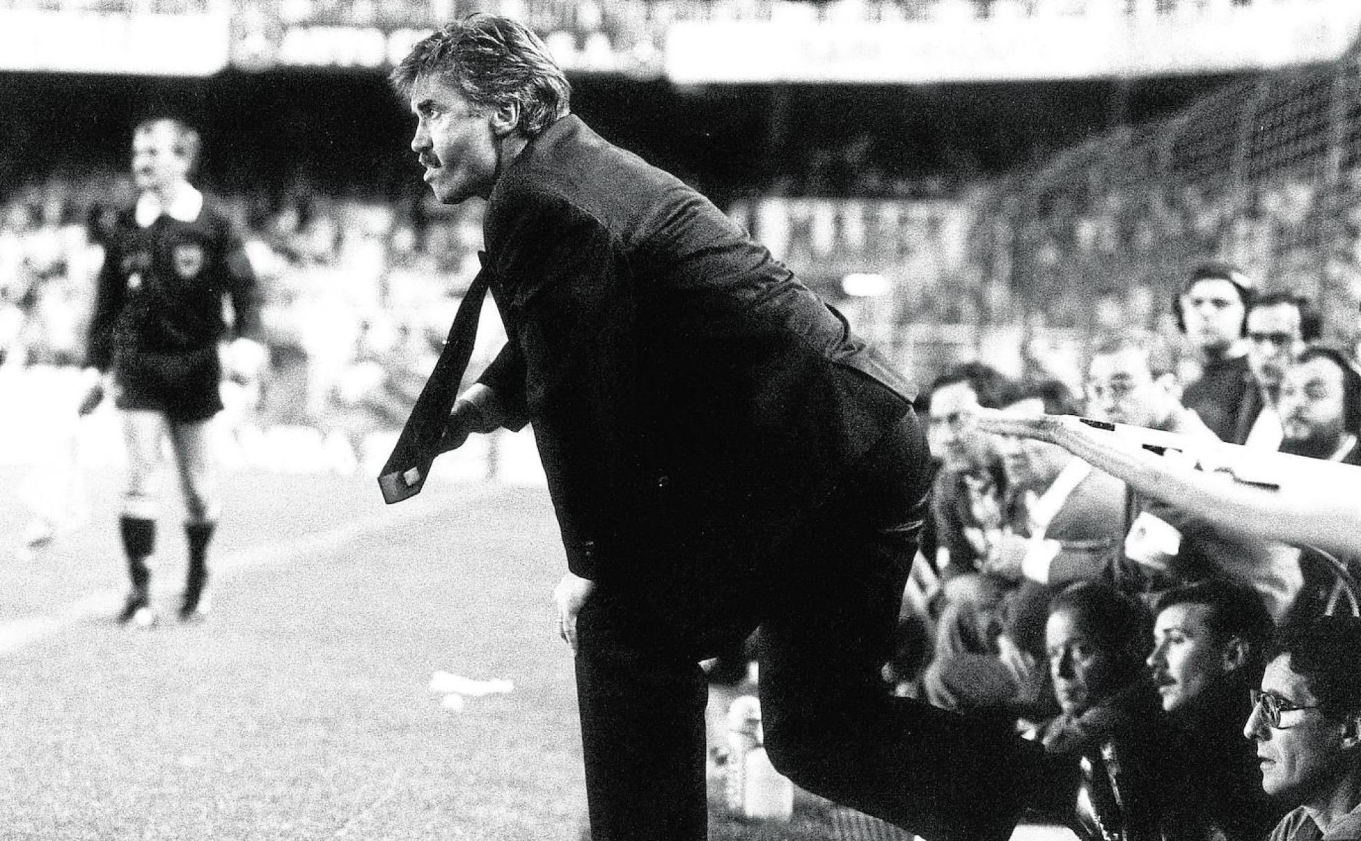 Guus Hiddink durante un partido en Mestalla