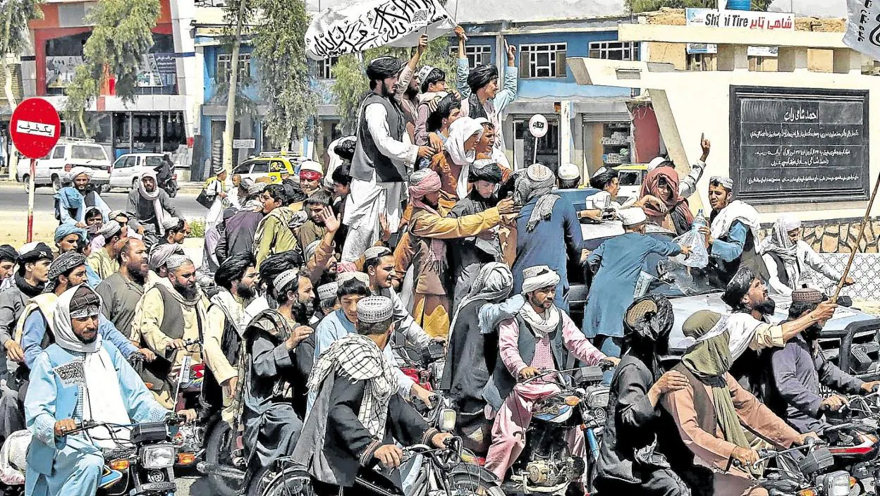 Talibanes entran en Kabul. efe
