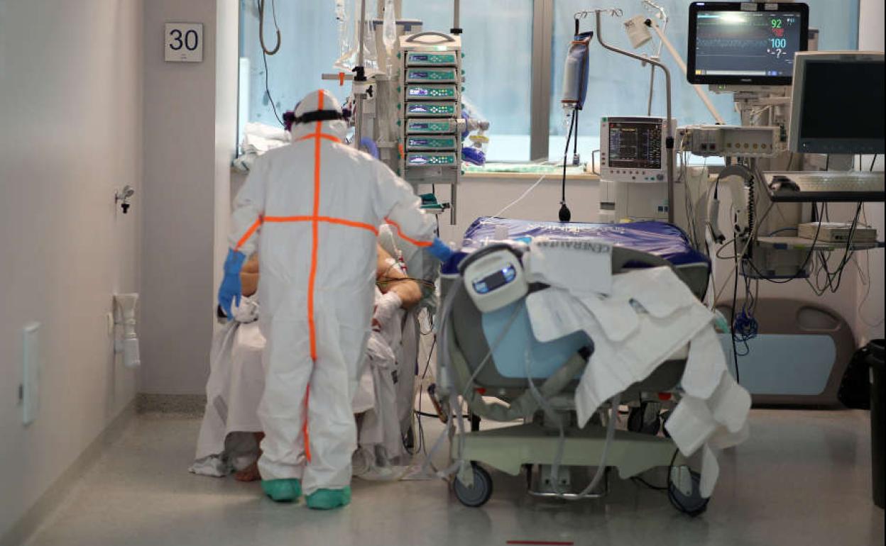 UCI de un hospital de la Comunitat Valenciana, durante la pandemia del Covid-19.