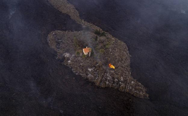 Chalé que ahora ha sido sepultado por la lava del volcán Cumbre Vieja.