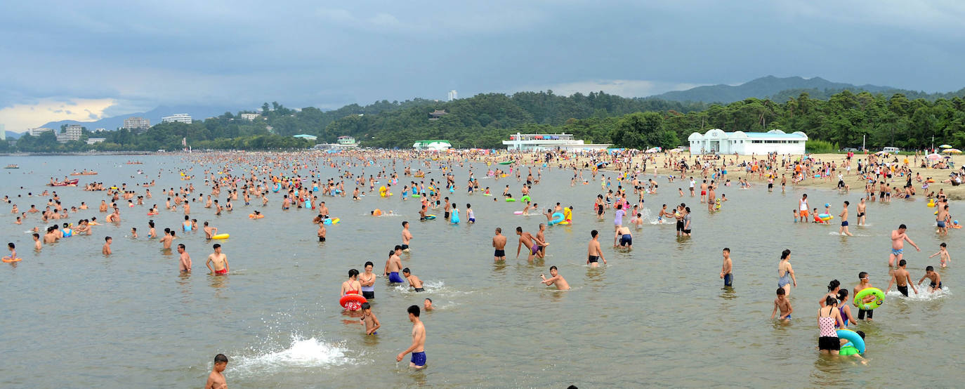 Es un país desconocido por su característico hermetismo, que desde hace unos años comienza a relajarse. Se puede visitar, pero tendrás que hacerlo con una agencia de viaje autorizada por el departamento de turismo de Corea del Norte, planearlo con mucha antelación y estar preparado para tenerlo todo bajo control. 