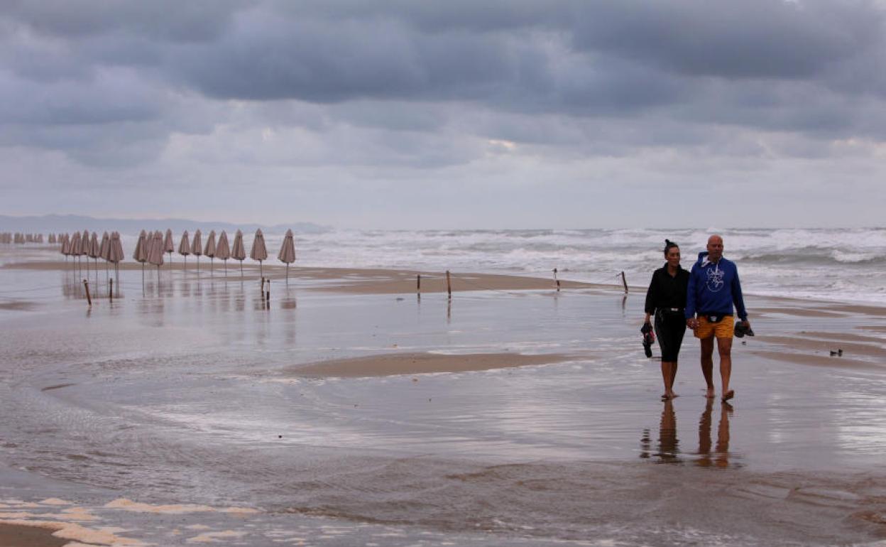 Mal tiempo en la playa de Gandia.