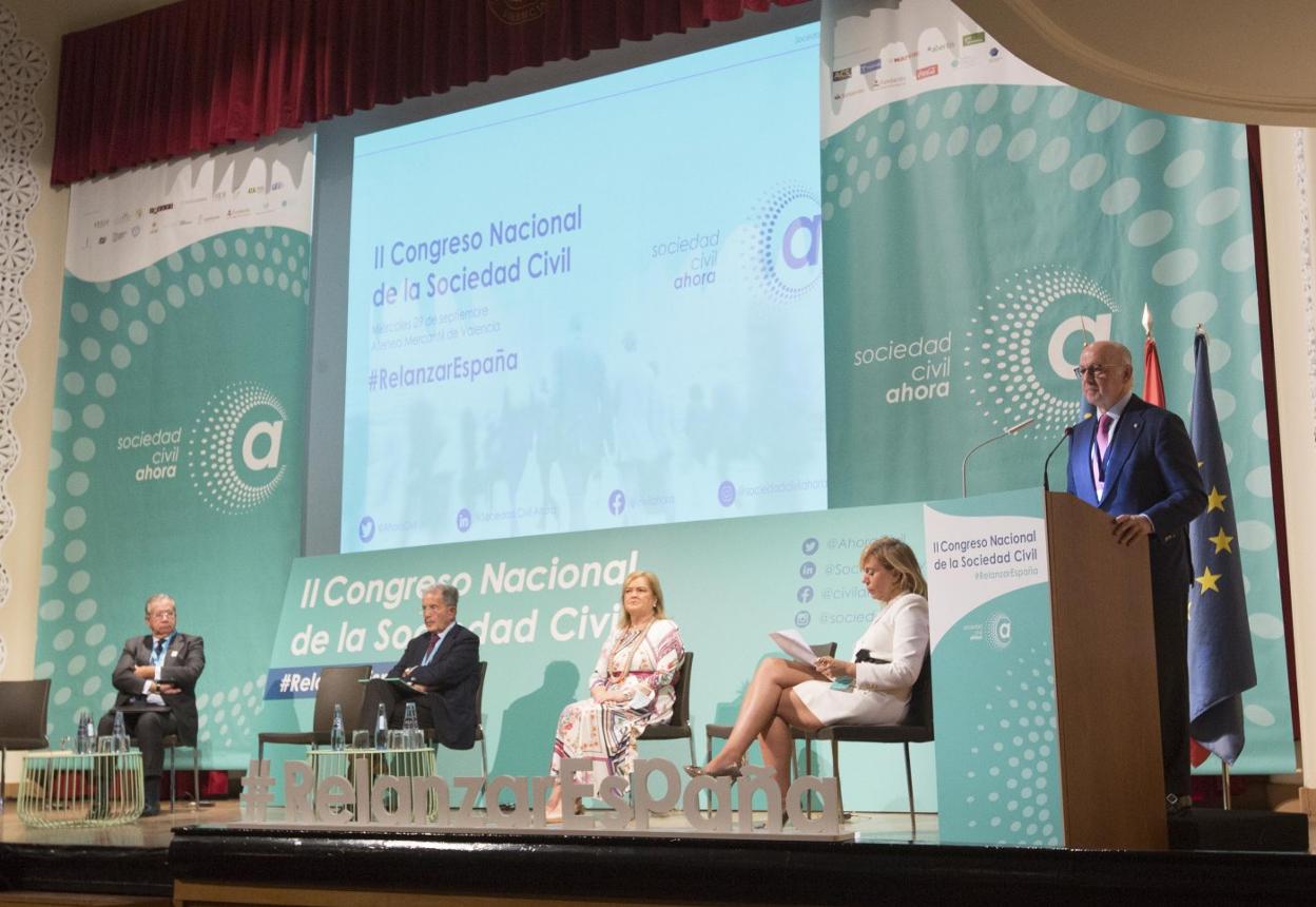 Oldo Olcese en la inauguración del congreso junto a Garrido, Prodi y De Rosa. damián torres