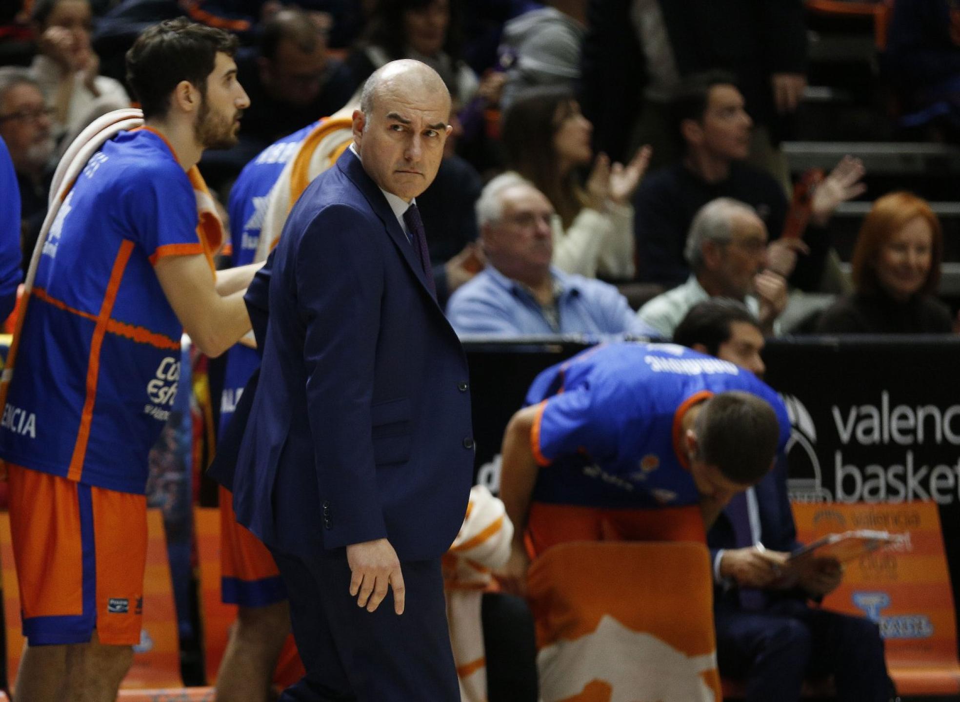 Tres cursos al frente.
Jaume Ponsarnau, durante
un partido en la Fonteta
como entrenador taronja.
jesús signes
