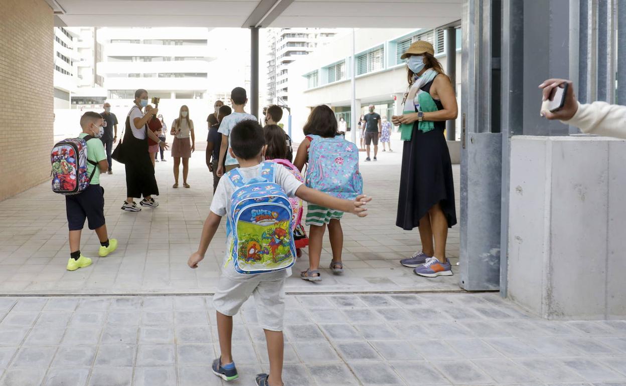 Primer día de clase en el Ceip Les Arts de Valencia. 