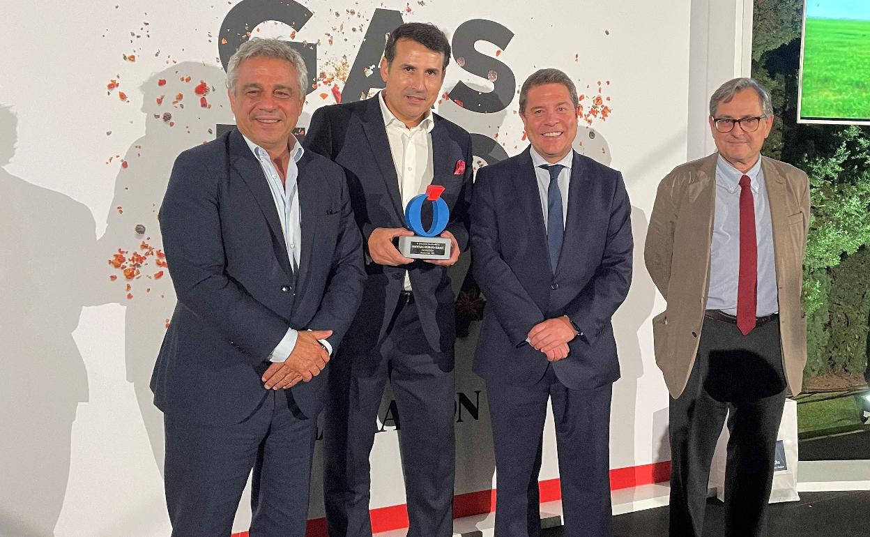 Pablo Ossorio Recogiendo el Premio Mejor bodega de Cava de España