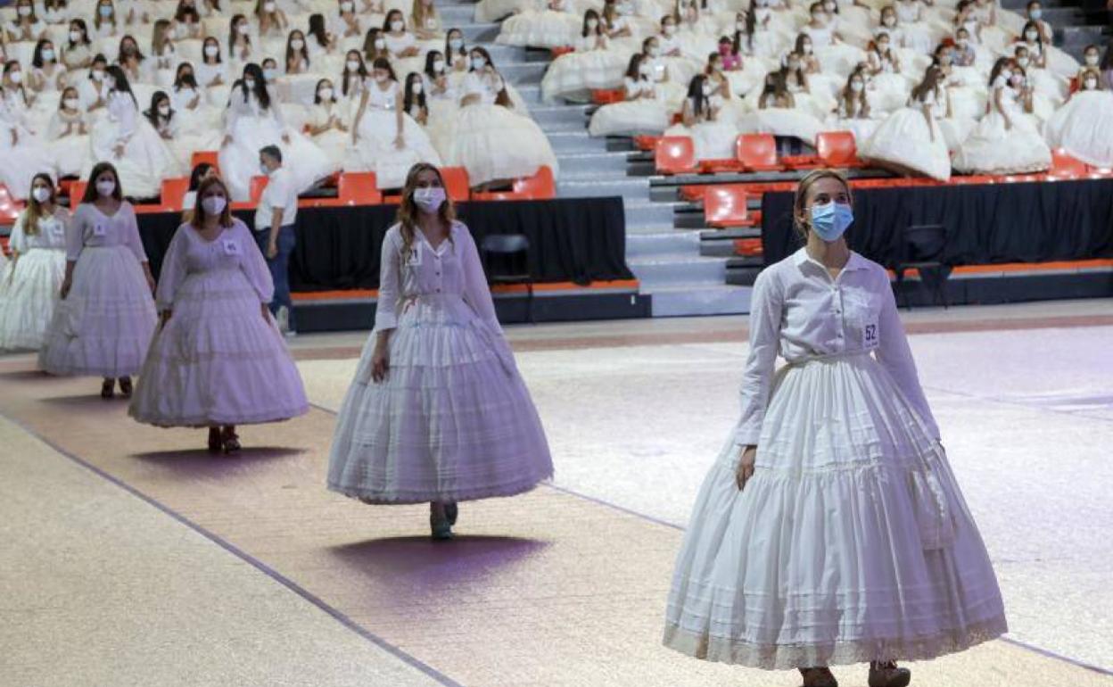 Fallas 2022 | Así es el ensayo de las candidatas a falleras mayores de Valencia 2022 en La Fonteta