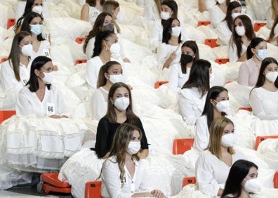 Imagen secundaria 1 - Candidatas, durante el ensayo general en La Fonteta. 