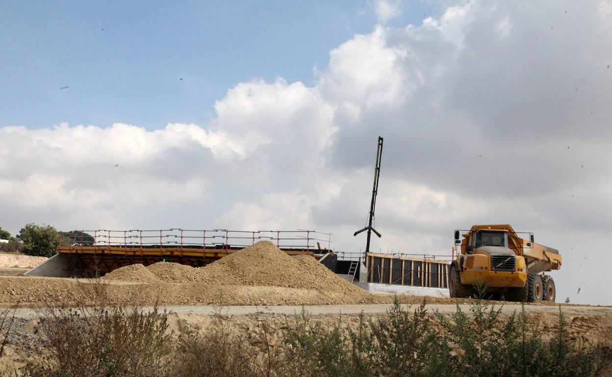 Los trabajos de construcción de la rotonda definitiva. 