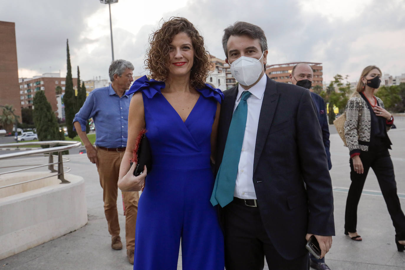 Este jueves 30 de septiembre Les Arts ha inaugurado su temporada. Lo ha hecho con el 'Réquiem', de Mozart, un título que se canceló el ejercicio anterior. Se suspendió por la dificultad de desarrollarlo con gran complejidad escénica en tiempos marcados por las distancias de seguridad. El 'Réquiem' afronta ahora una segunda oportunidad con una mayor relajación de las restricciones derivadas del Covid. Su representación sirve, de alguna forma, para celebrar la vuelta a la normalidad cultural, que la sociedad valenciana no se ha querido perder. 