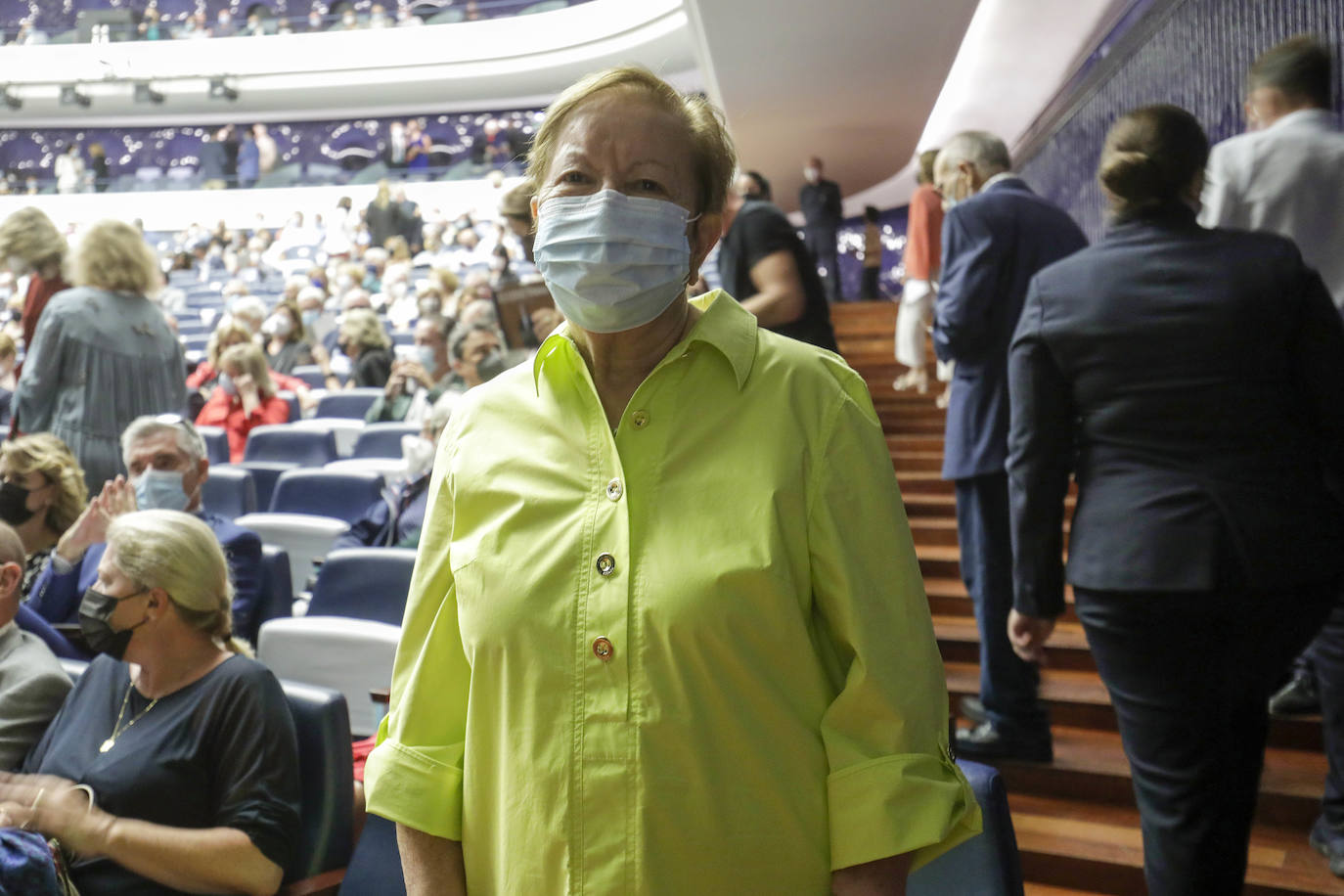 Este jueves 30 de septiembre Les Arts ha inaugurado su temporada. Lo ha hecho con el 'Réquiem', de Mozart, un título que se canceló el ejercicio anterior. Se suspendió por la dificultad de desarrollarlo con gran complejidad escénica en tiempos marcados por las distancias de seguridad. El 'Réquiem' afronta ahora una segunda oportunidad con una mayor relajación de las restricciones derivadas del Covid. Su representación sirve, de alguna forma, para celebrar la vuelta a la normalidad cultural, que la sociedad valenciana no se ha querido perder. 