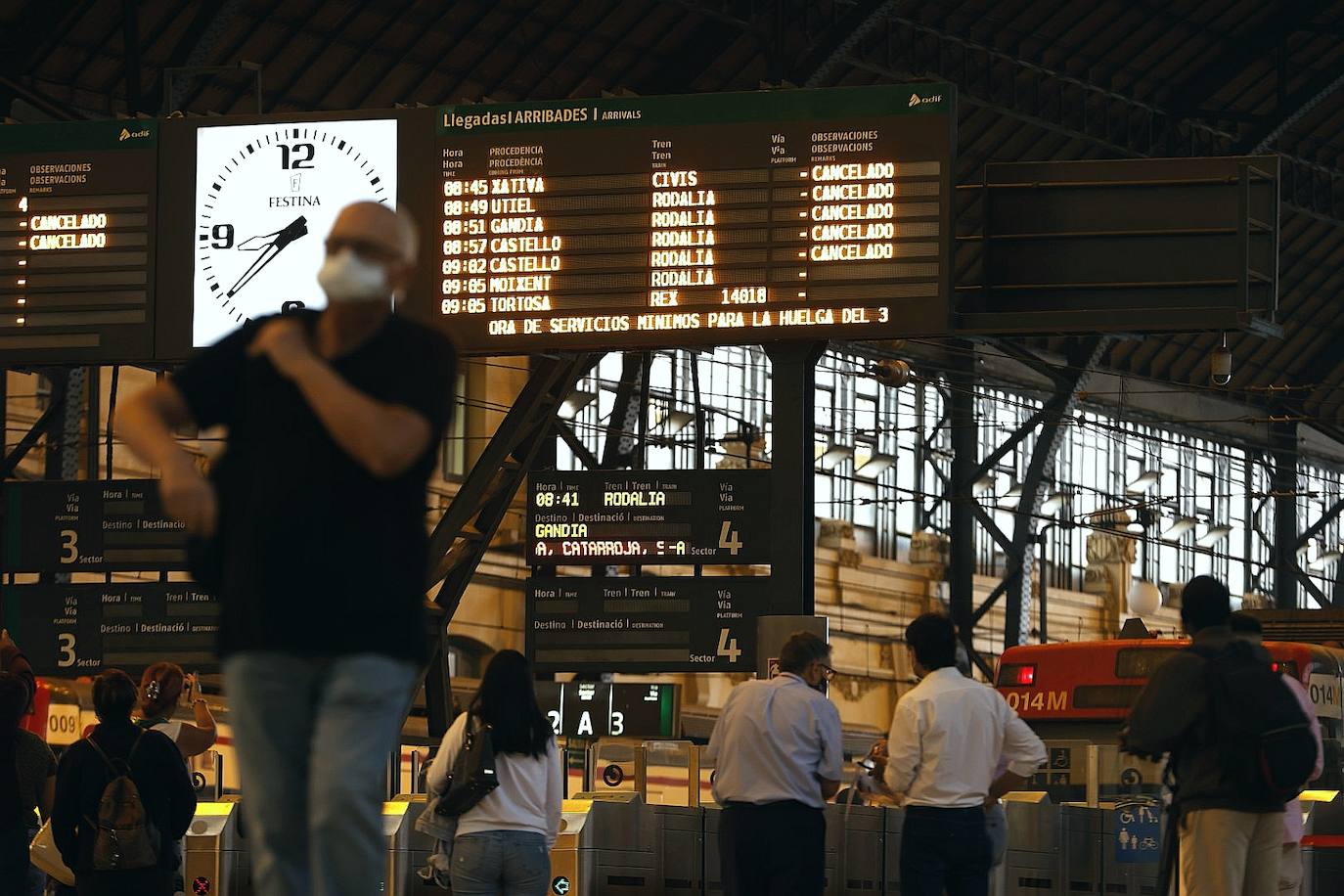 Fotos: El segundo día de huelga en Renfe deja nuevos retrasos y cancelaciones de trenes de Cercanías