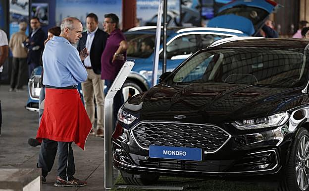 En este evento los visitantes pueden ver, probar y comprar los coches.