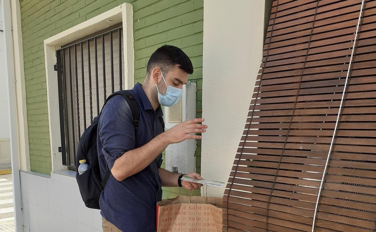 Los vecinos han sido informados  personalmente de la nueva gestión de residuos.