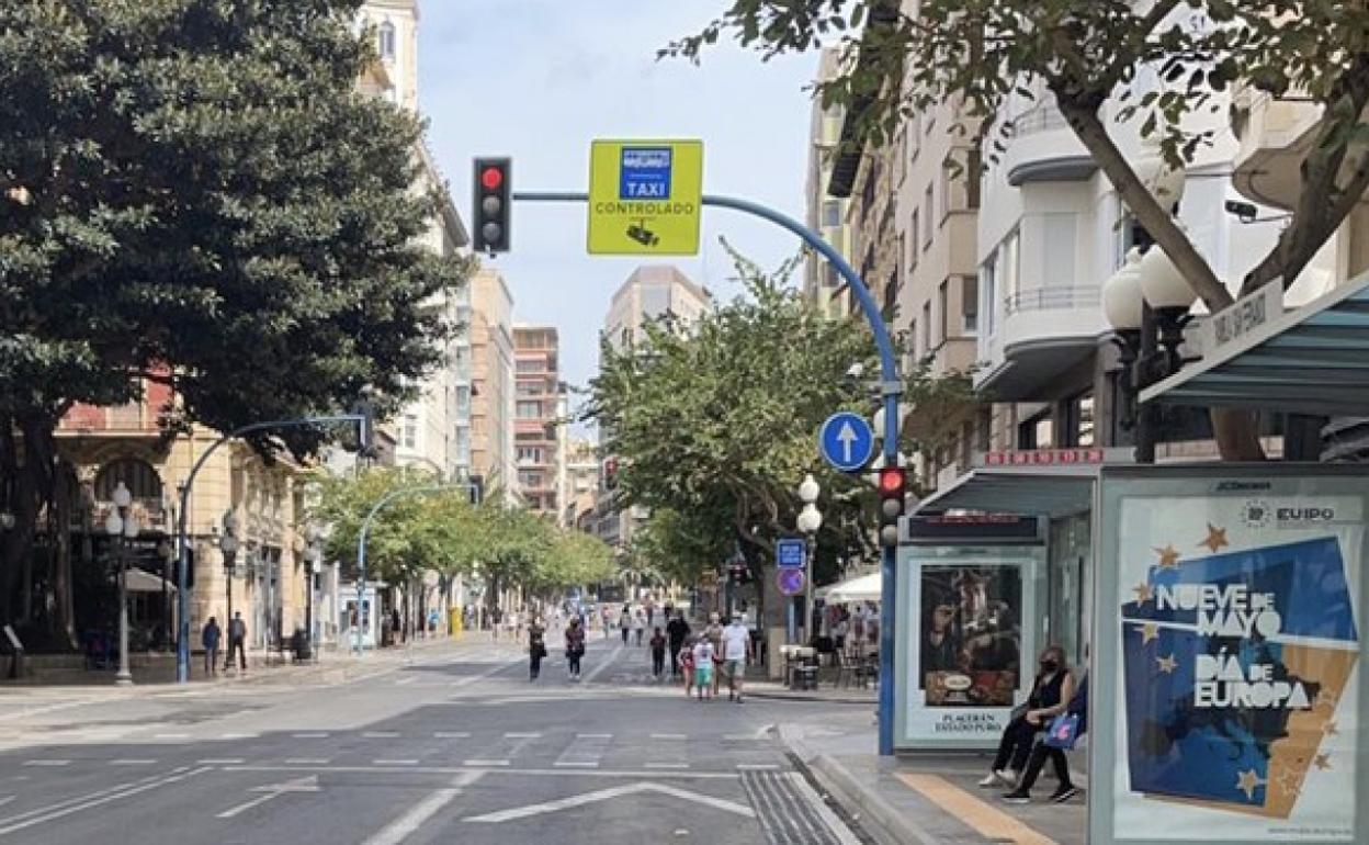 Imagen de la Rambla de Méndez Núñez cortada al tráfico. 