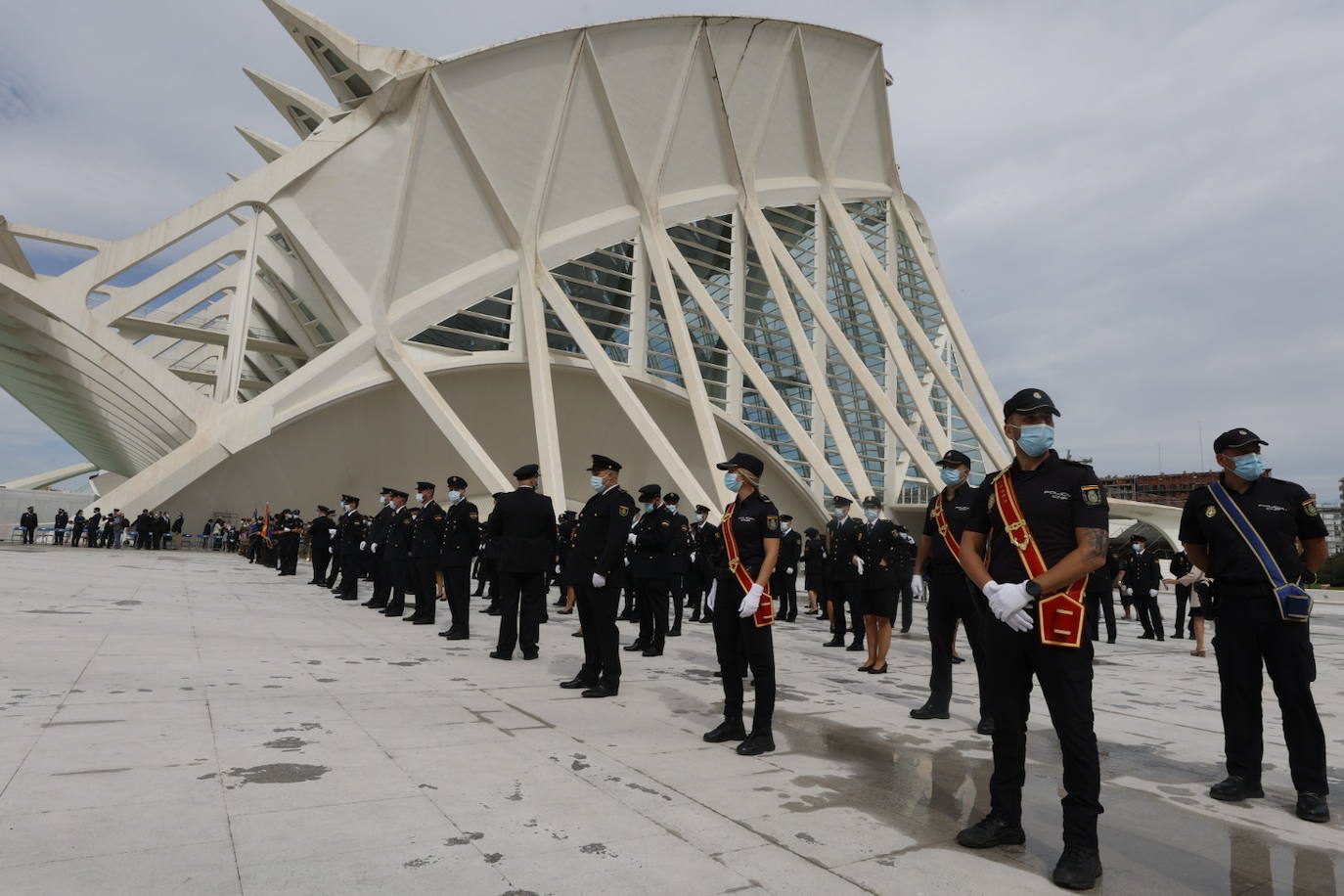 La Ciudad de las Artes de Valencia ha acogido este lunes la celebración del Día de la Policía Nacional. En el acto, que ha tenido lugar durante la mañana, han participado el director general de la Policía, Francisco Pardo, y varios agentes en representación del cuerpo policial. 