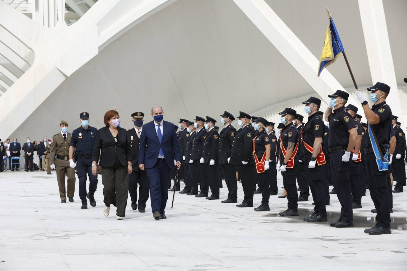 La Ciudad de las Artes de Valencia ha acogido este lunes la celebración del Día de la Policía Nacional. En el acto, que ha tenido lugar durante la mañana, han participado el director general de la Policía, Francisco Pardo, y varios agentes en representación del cuerpo policial. 