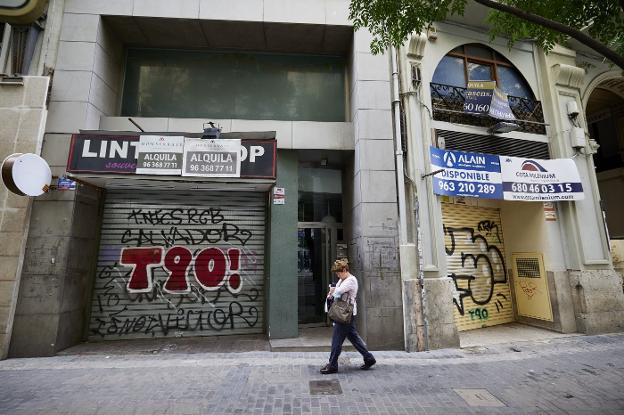 El precio del alquiler hunde más el comercio tradicional en el centro de Valencia