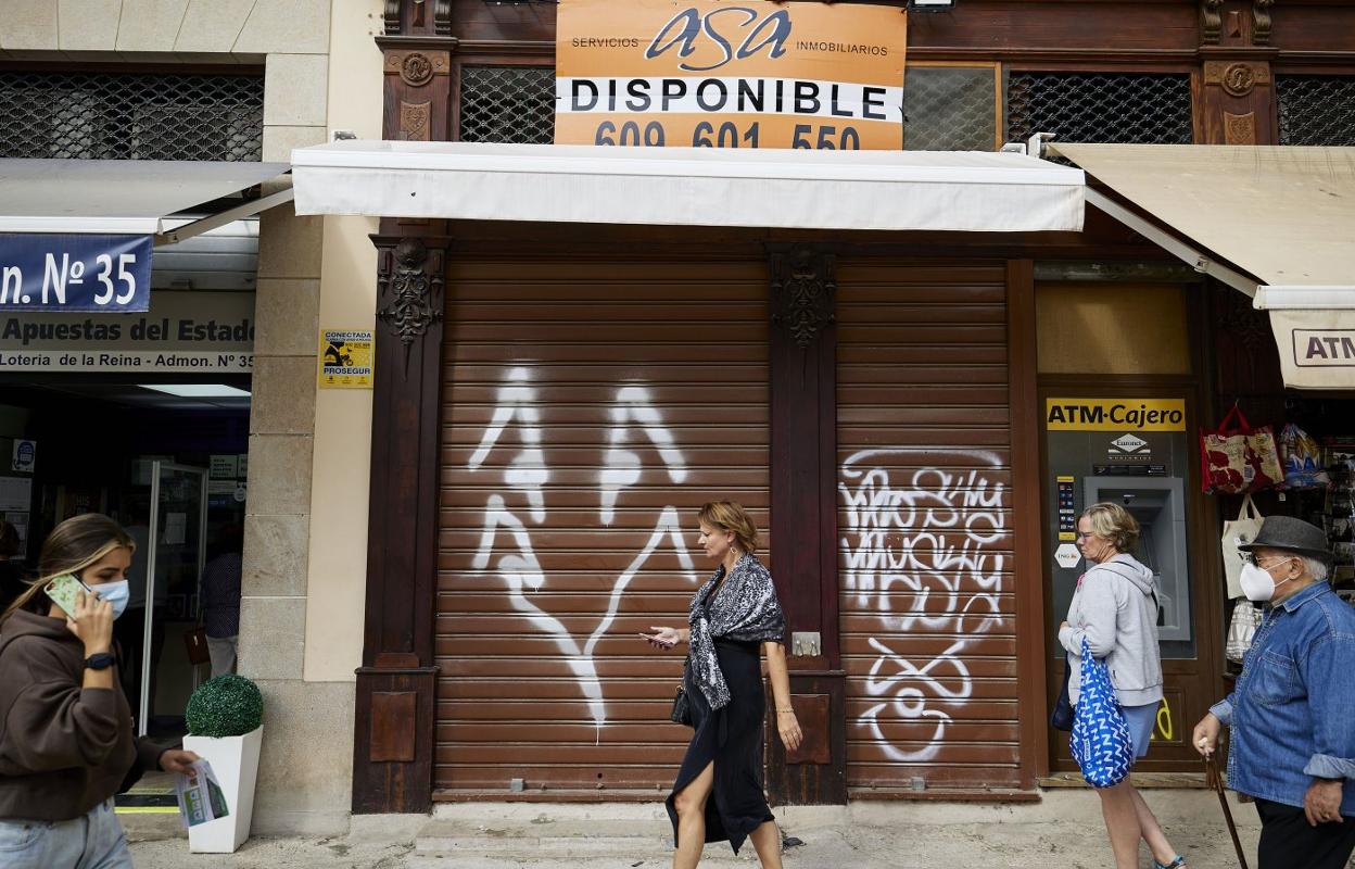 Comercios cerrados en el centro de Valencia. iván arlandis