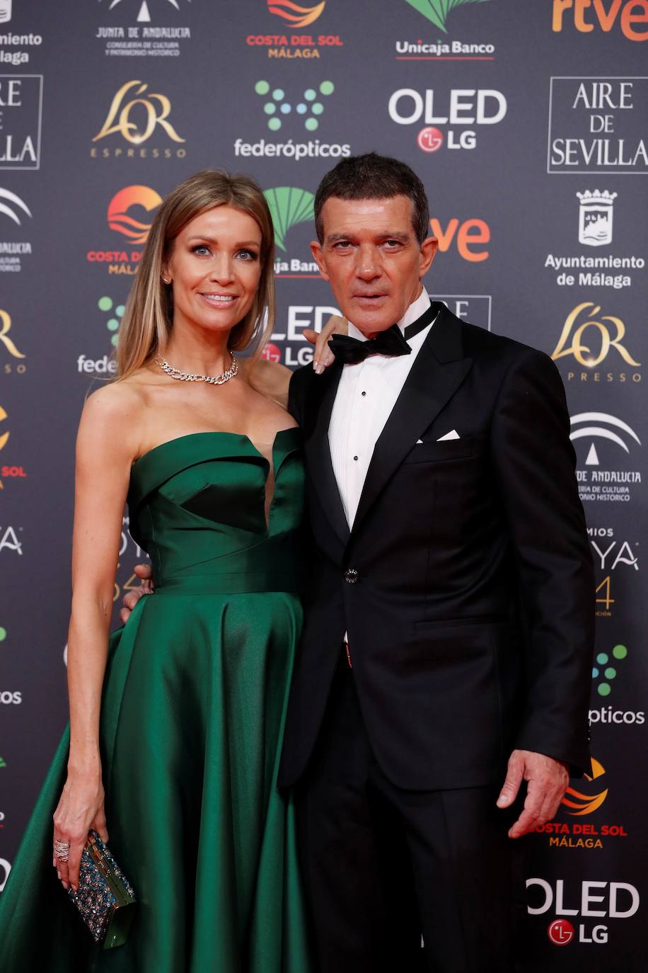 Antonio Banderas y Nicole Kimpel llevan siete años de noviazgo. Son una de las parejas de moda del universo del cine y aunque la alemana se mantiene alejada de los focos, es la mano derecha del actor. Nicole es una apasionada de la moda y una experta en banca. Tiene una hermana gemela con la que comparte una empresa. 