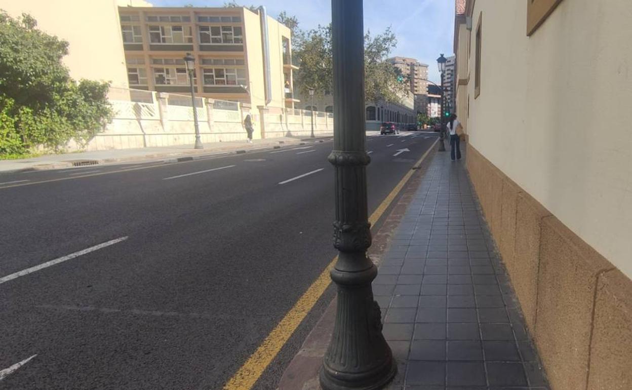 Obras en Valencia | Ampliarán la acera en General Gil Dolz para acabar con el embudo actual