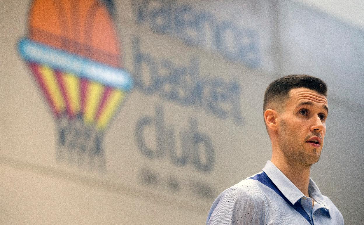 Xabi López-Arostegui, durante su presentación con el Valencia Basket 