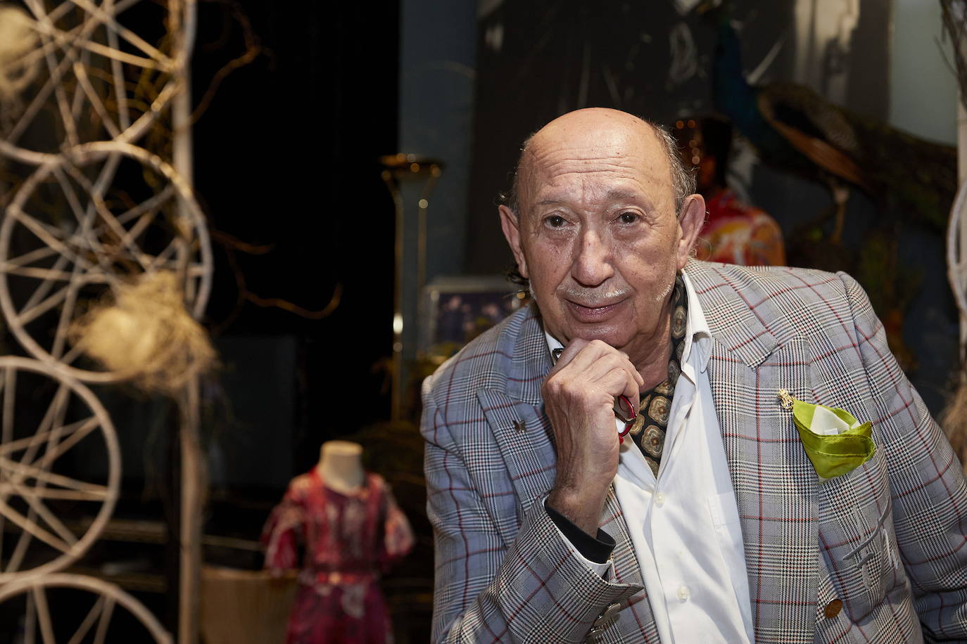 Francis Montesinos, diseñador: "Tierra de artistas y trabajadores, llena de vida" | Nuestro pasado siglo nos señaló como artistas: Sorolla, Pinazo, Gil Albert, la Piquer, Calatrava… También nos ha proyectado como pueblo trabajador, de incipientes industrias: el textil, el calzado, el azulejo… La pólvora y el fuego, y ahora el turismo, ejercen como sinónimo de una tierra alegre y festera, llena de vida.