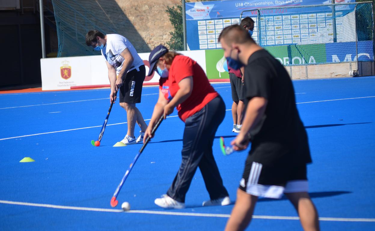 Representantes de Aspromivise participará en el programa 'Hockey plus'. 