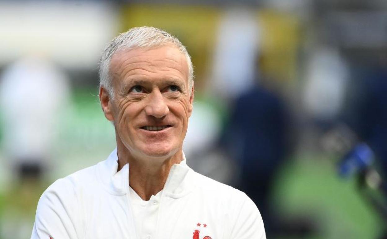 Didier Deschamps, durante el entrenamiento de la selección francesa en San Siro. 