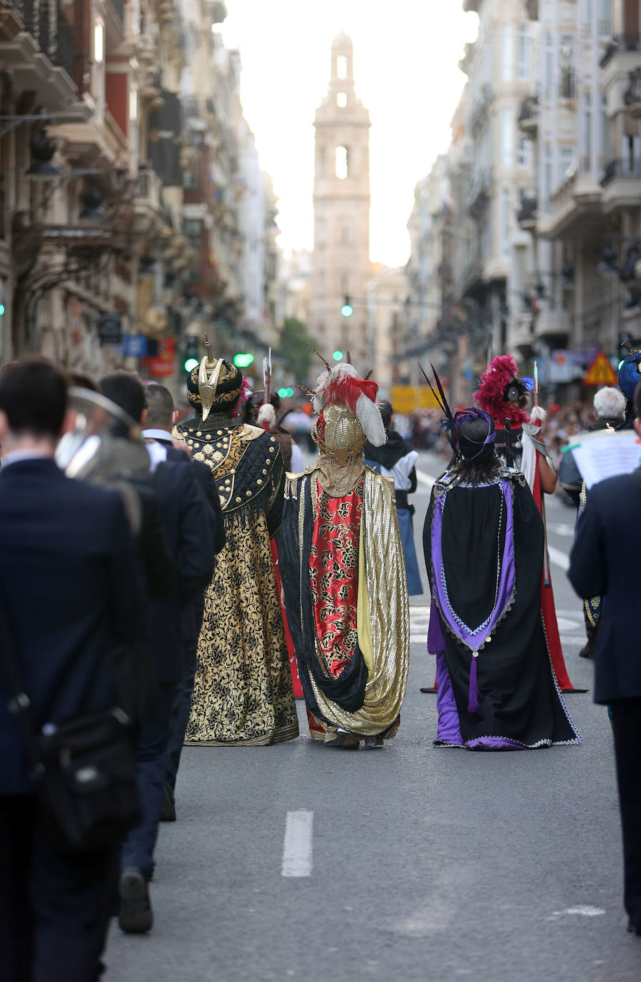 Fotos: Desfile de Moros y Cristianos con motivos del 9 d&#039;Octubre