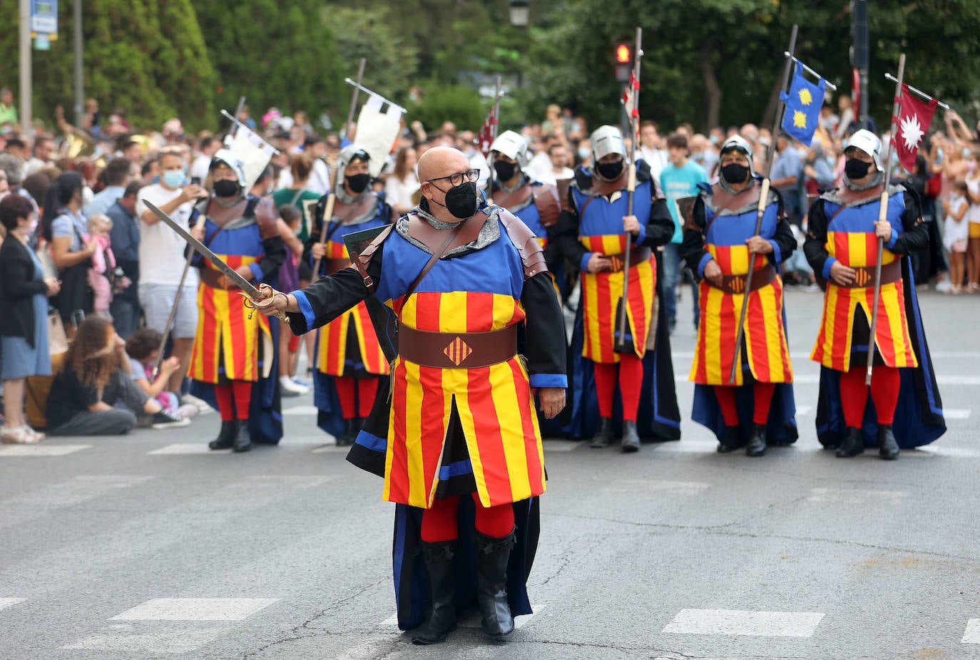 Fotos: Desfile de Moros y Cristianos con motivos del 9 d&#039;Octubre