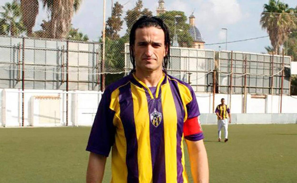 Jávega, con la camieta del Burjassot.