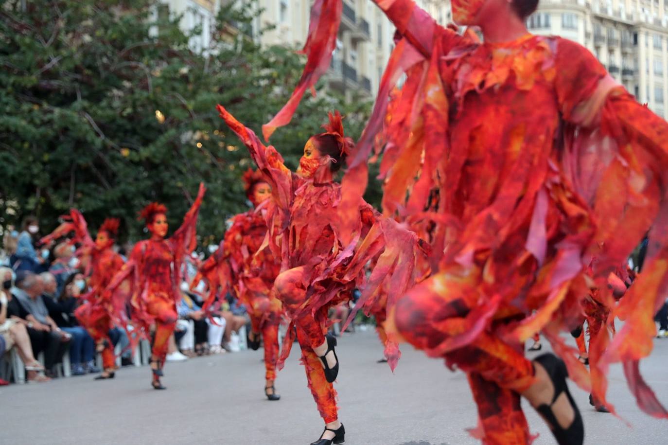 Fotos: Desfile de Moros y Cristianos con motivos del 9 d&#039;Octubre