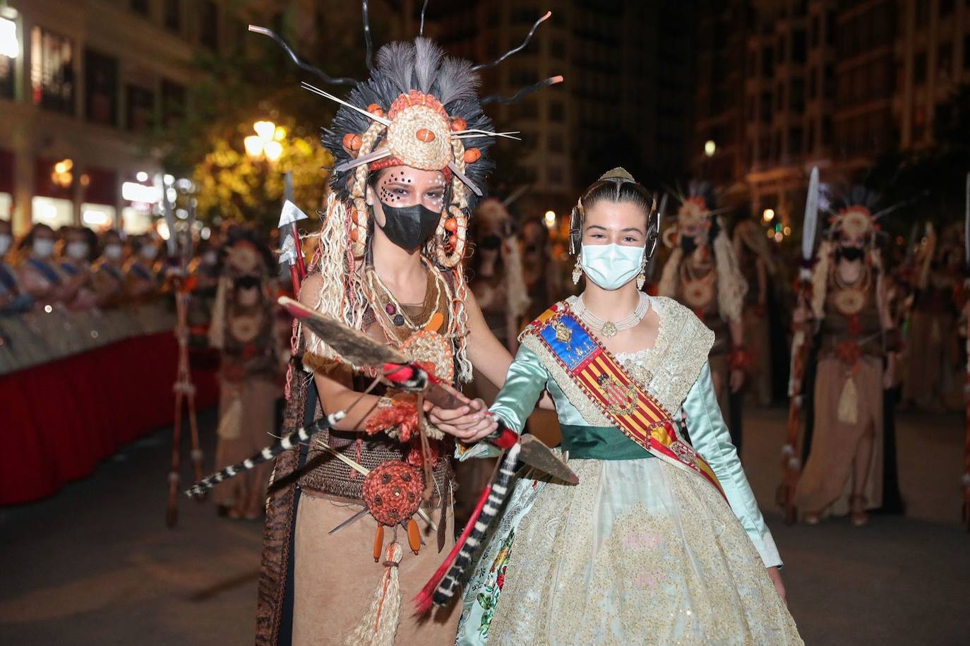 Fotos: Desfile de Moros y Cristianos con motivos del 9 d&#039;Octubre