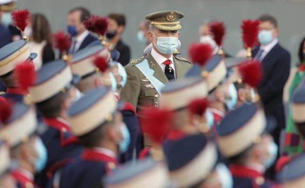 Abucheos y gritos de dimisión contra Sánchez en el desfile del 12-O