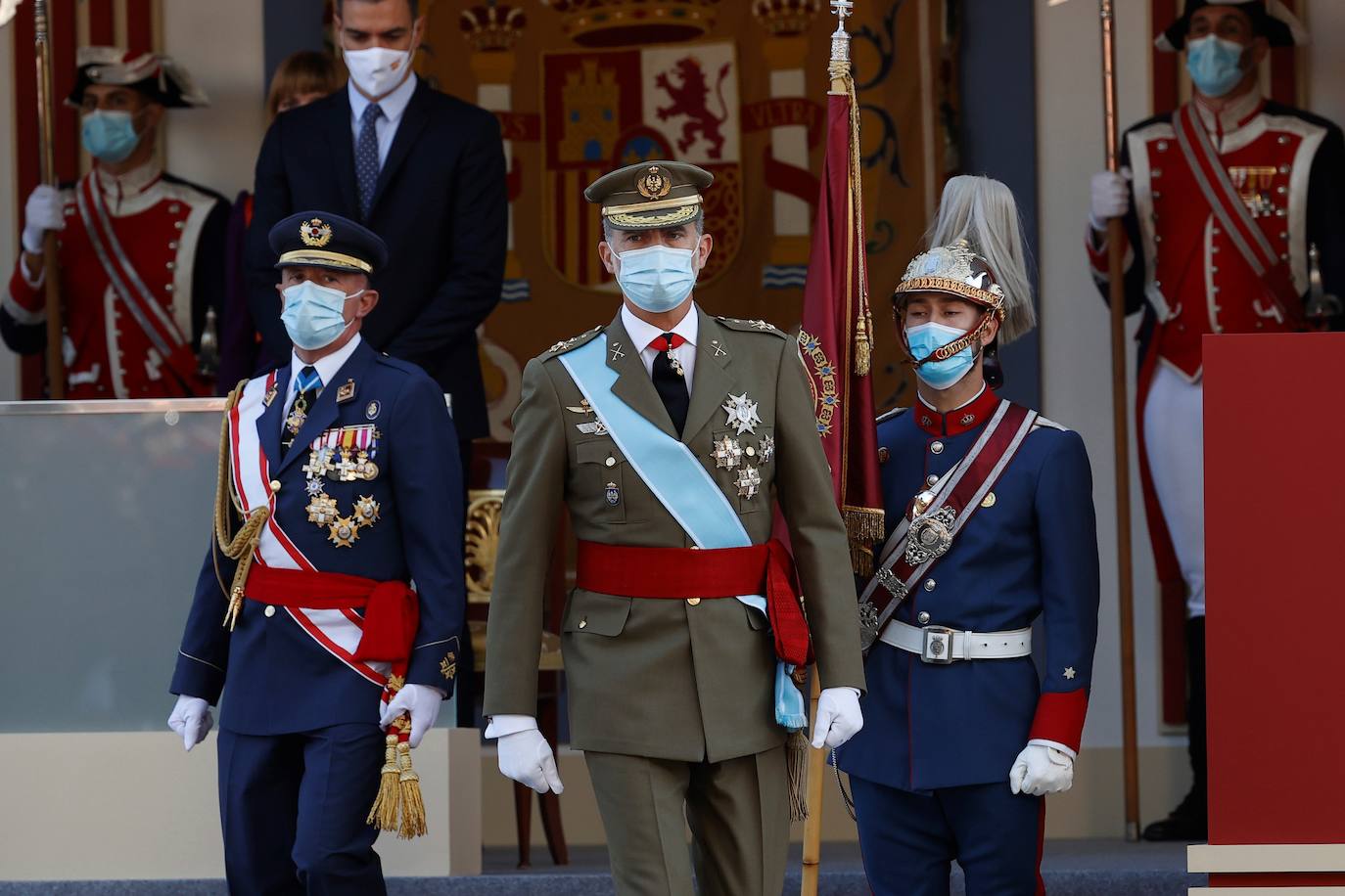 Fotos: Desfile militar por el Día de la Hispanidad 2021, en imágenes