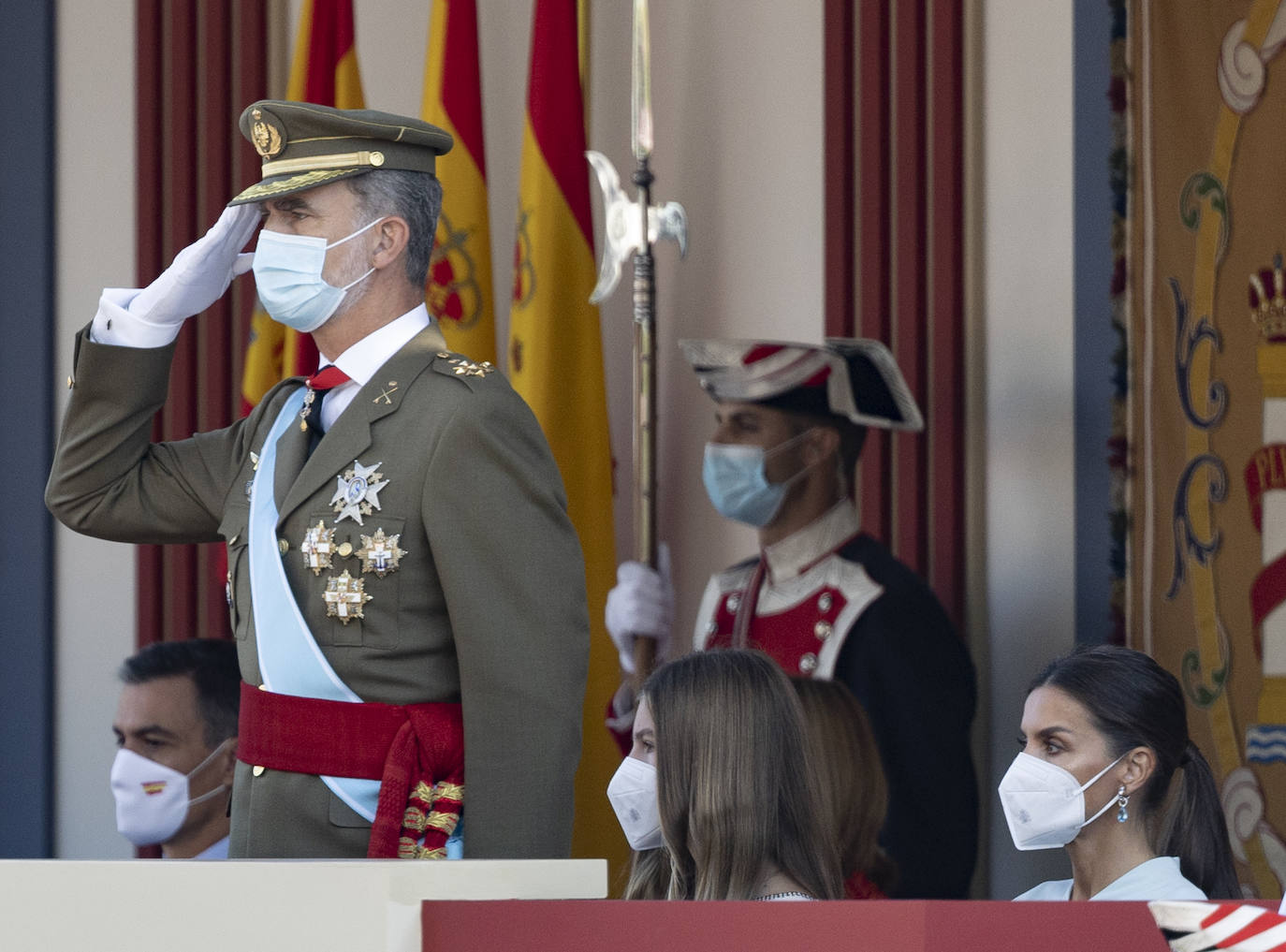 Fotos: Desfile militar por el Día de la Hispanidad 2021, en imágenes