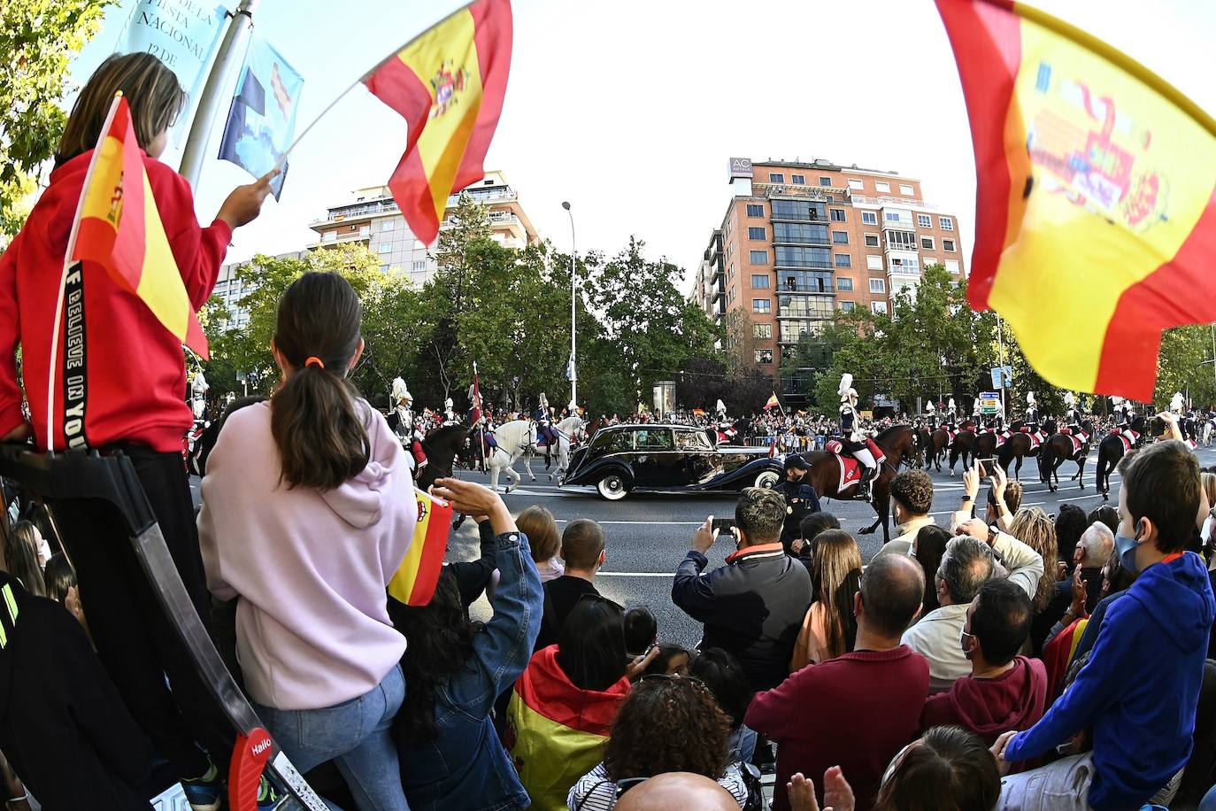 Fotos: Desfile militar por el Día de la Hispanidad 2021, en imágenes