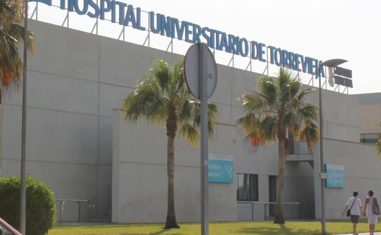 El Hospital Universitario de Torrevieja, que el sábado pasará a ser de gestión pública. 