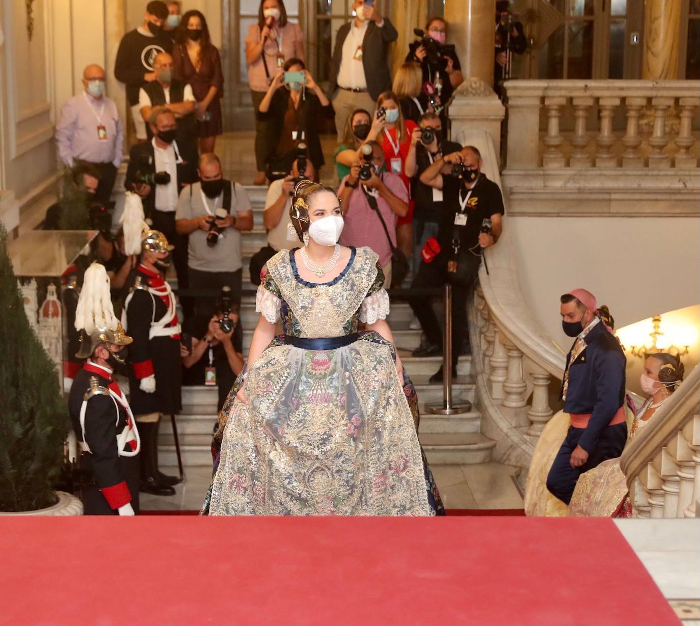 Carmen Martín y Nerea Lópz ya son oficialmente las falleras mayores de Valencia 2022. Las máximas representantes de las fiestas josefinas han acudido al Ayuntamiento de Valencia en su primer acto como reinas de las próximas Fallas, este jueves por la tarde.