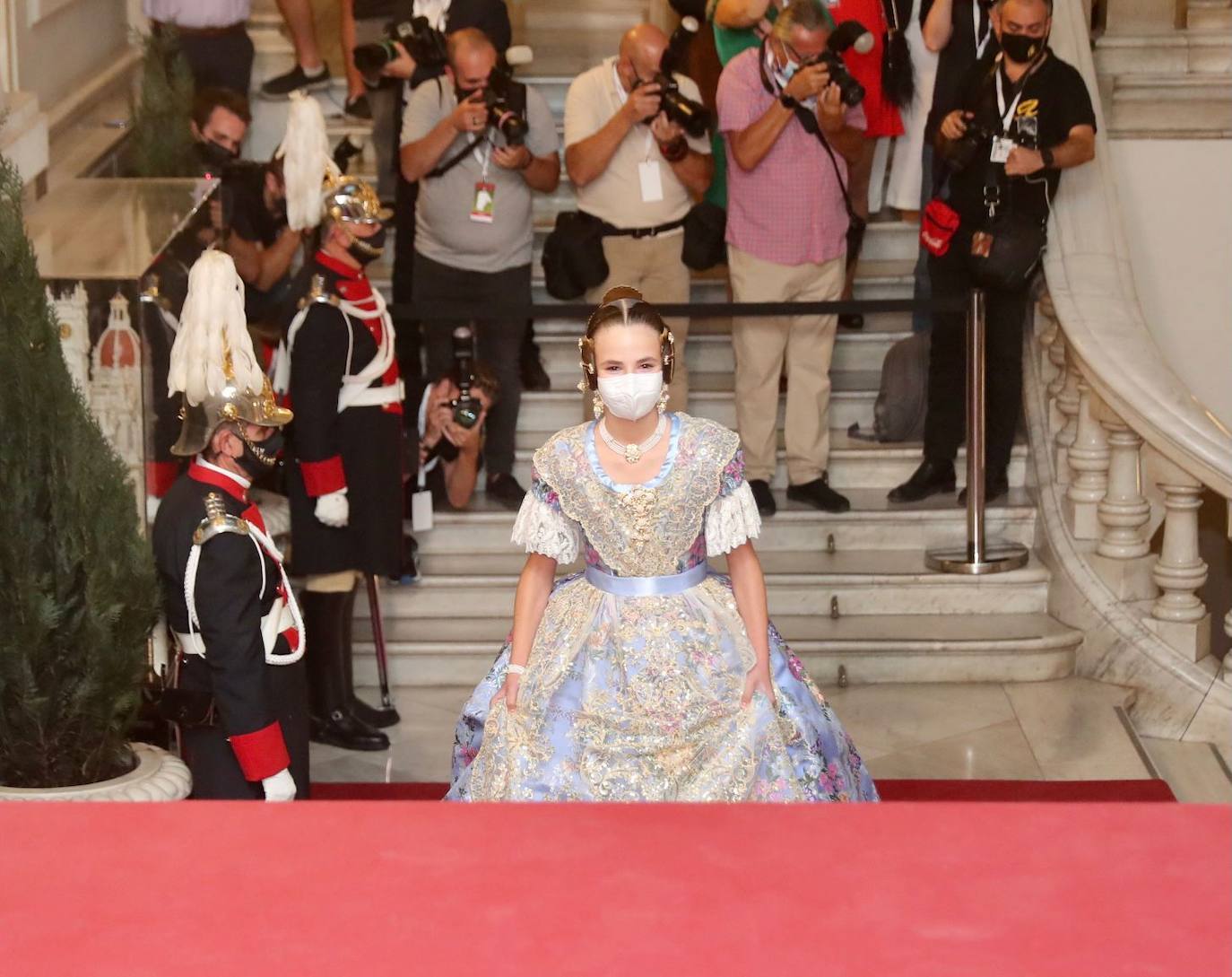 Carmen Martín y Nerea Lópz ya son oficialmente las falleras mayores de Valencia 2022. Las máximas representantes de las fiestas josefinas han acudido al Ayuntamiento de Valencia en su primer acto como reinas de las próximas Fallas, este jueves por la tarde.