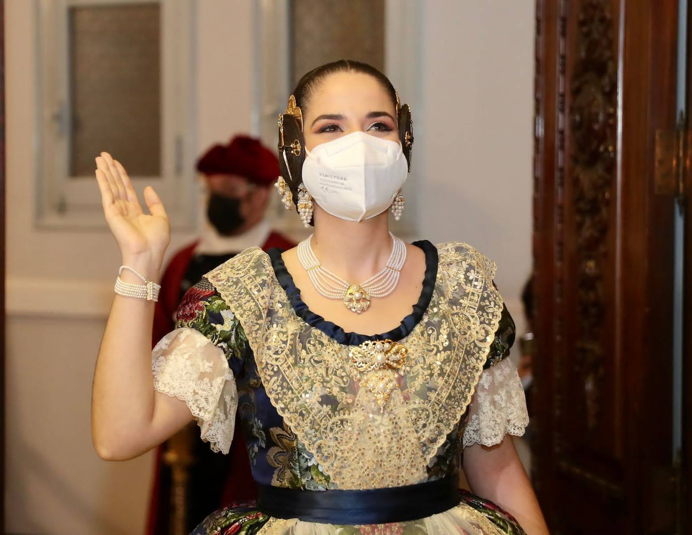 Carmen Martín y Nerea Lópz ya son oficialmente las falleras mayores de Valencia 2022. Las máximas representantes de las fiestas josefinas han acudido al Ayuntamiento de Valencia en su primer acto como reinas de las próximas Fallas, este jueves por la tarde.