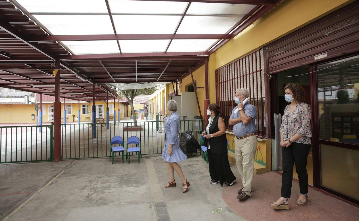 El alcalde durante la visita al colegio Fernando de los Ríos, el pasado 7 de septiembre. 